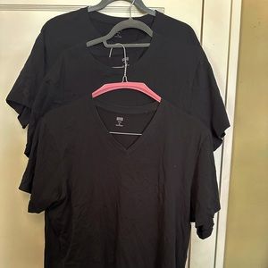 Lot of three XL Uniqlo Men’s Supima Cotton t-shirts